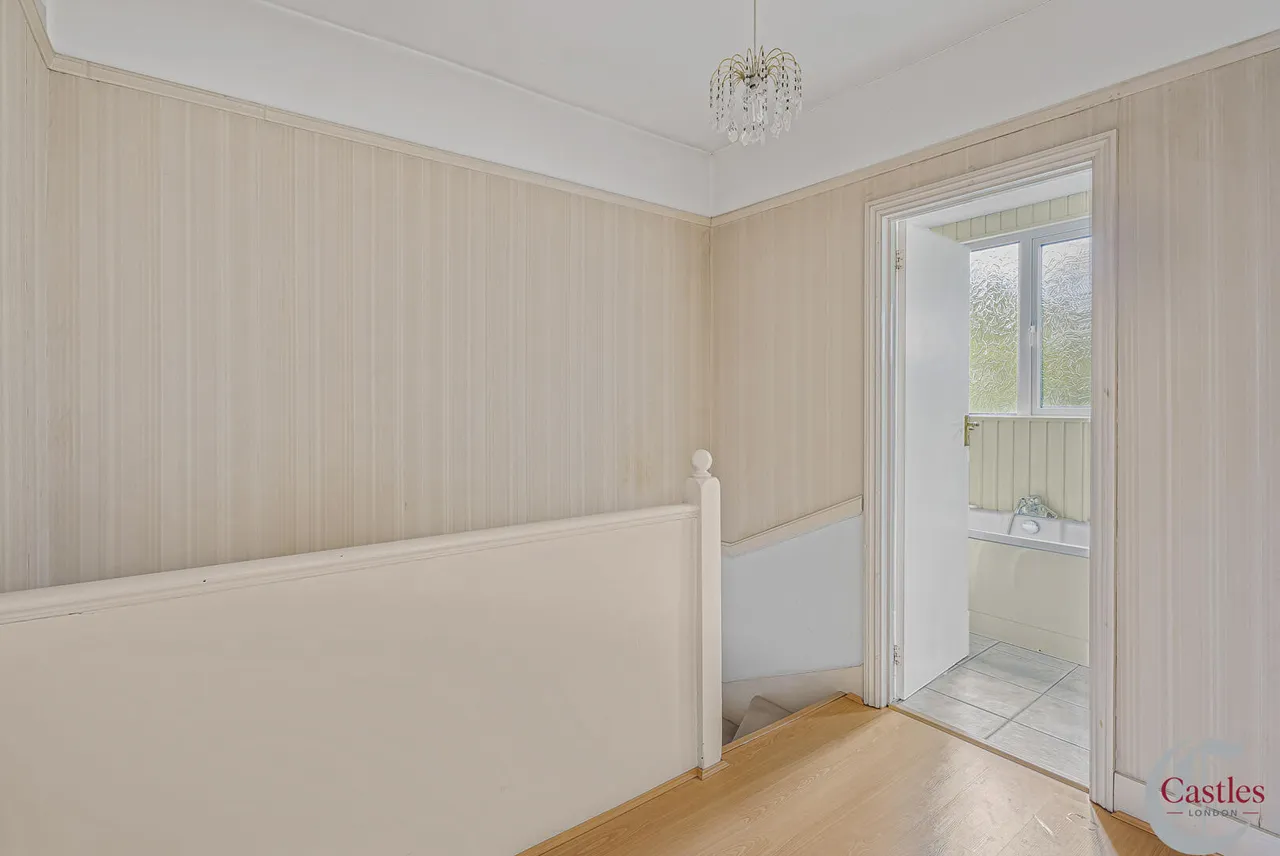 Tewkesbury Terrace, N11, photo 24