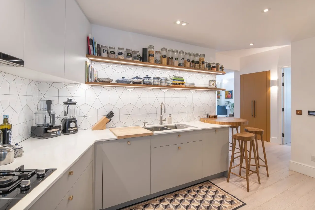 Eton Court, Eton Avenue, Belsize Park, London, NW3 3HJ, photo 6