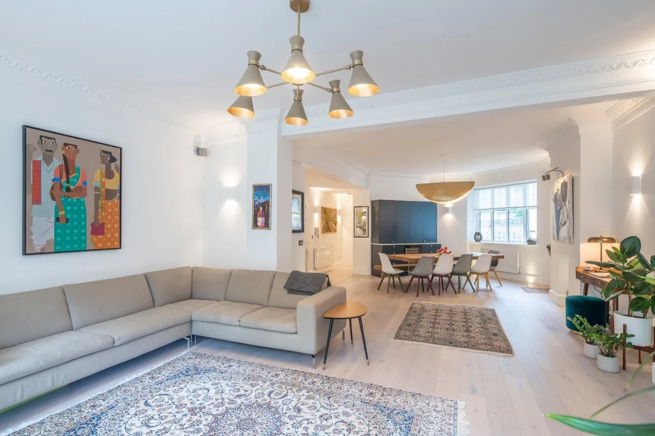 4 bed property to rent — Eton Court, Eton Avenue, Belsize Park, London, NW3 3HJ
