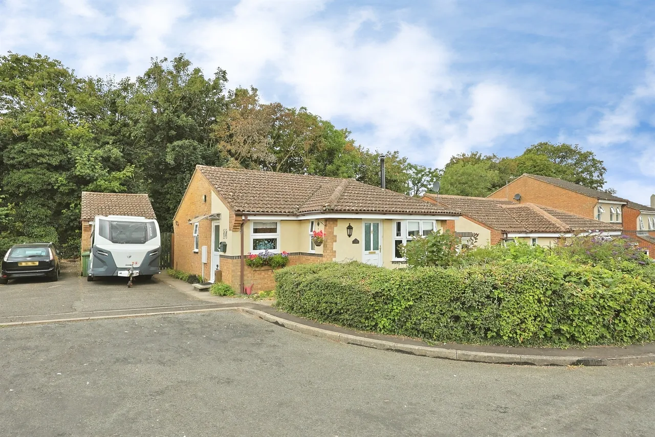 2 bed house for sale — Lime Close, Marham