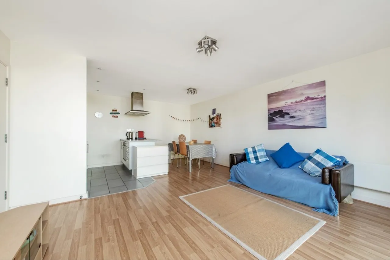Azura Court, Warton Road, photo 7