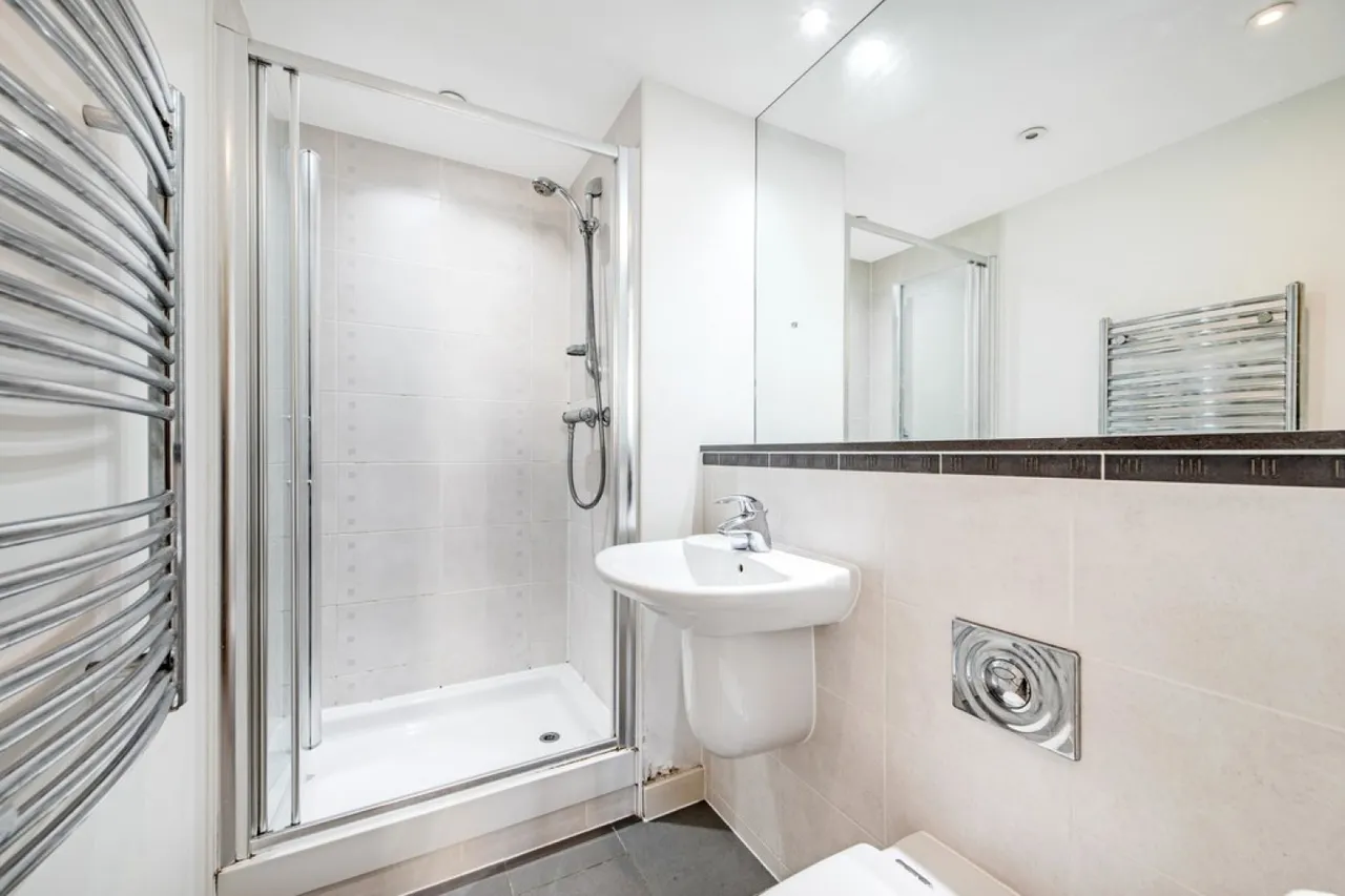 Azura Court, Warton Road, photo 11