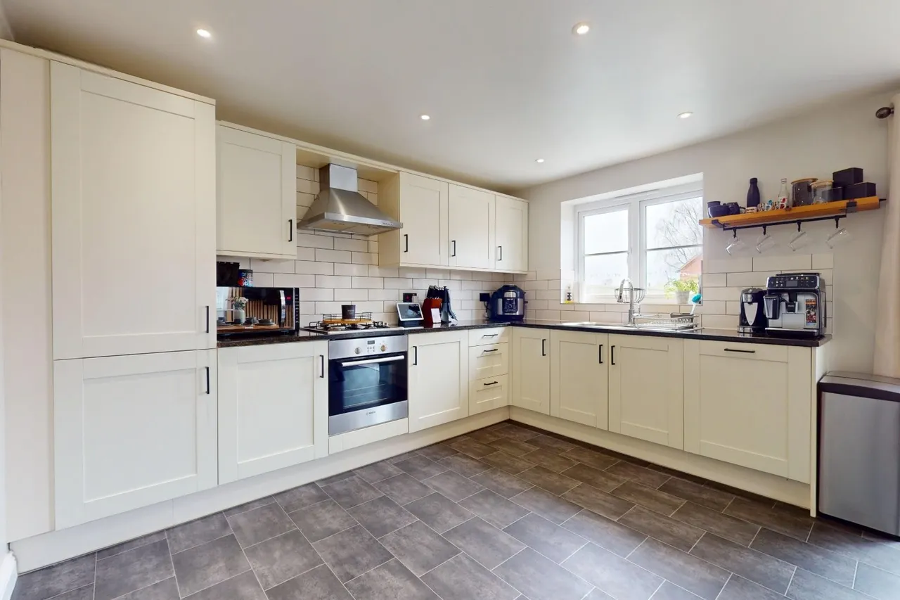 Parsons Close, The Humbers, Telford TF2 8NB, photo 2