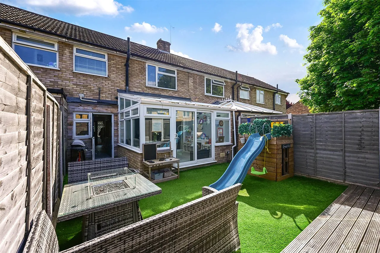 Henley Gardens, Yateley, Hampshire, GU46 6LG, photo 8