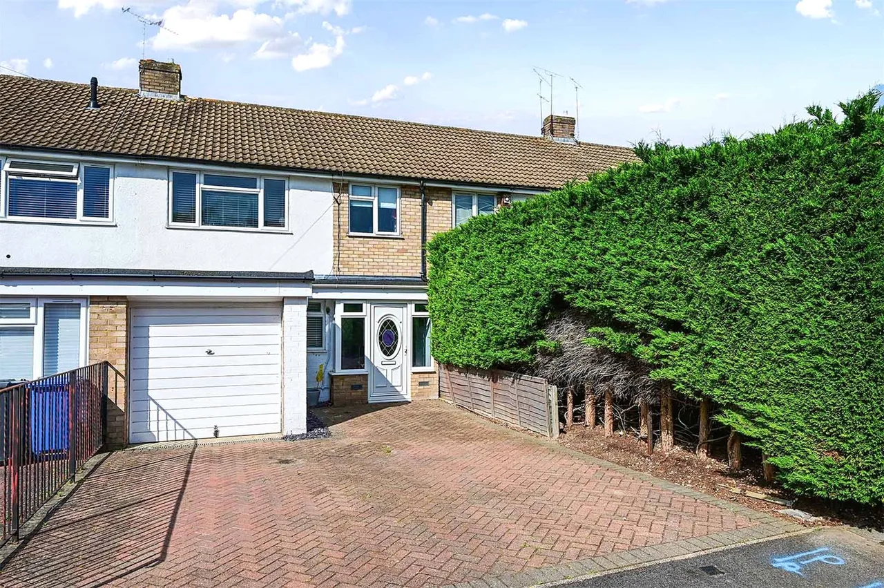 3 bed house for sale — Henley Gardens, Yateley, Hampshire, GU46 6LG