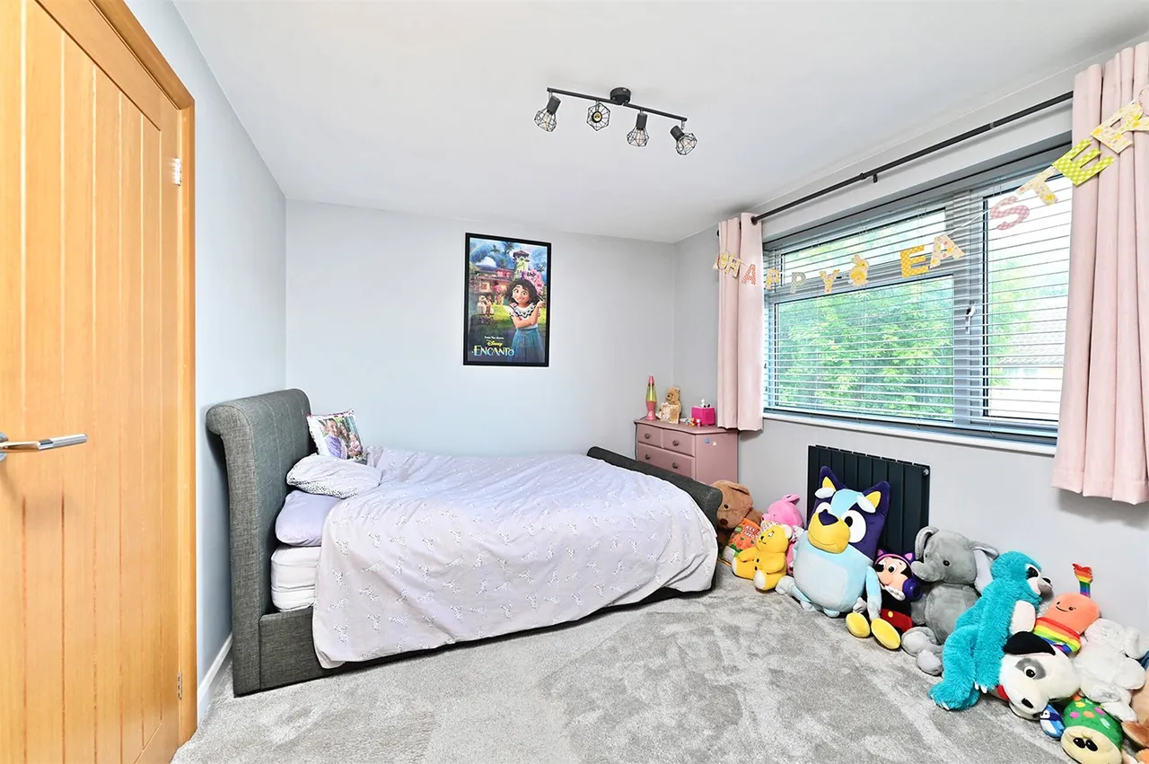 Henley Gardens, Yateley, Hampshire, GU46 6LG, photo 9