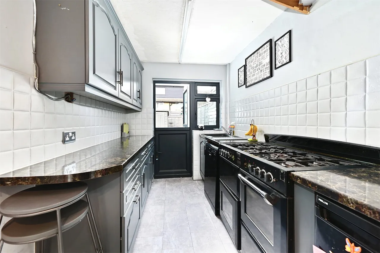 Henley Gardens, Yateley, Hampshire, GU46 6LG, photo 3