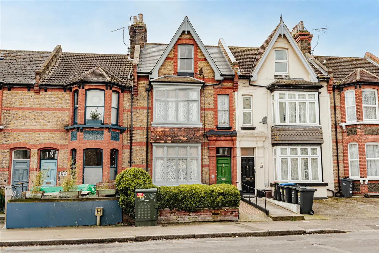 5 bed house for sale — Crescent Road, Ramsgate, Kent, CT11 9QX