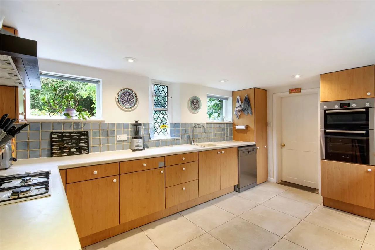 Moor Hill, Hawkhurst, Cranbrook, Kent, TN18 4QB, photo 7