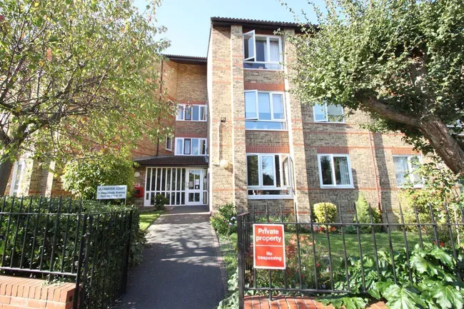 1 bed property for sale — Glebelands Avenue, Ullswater Court, E18