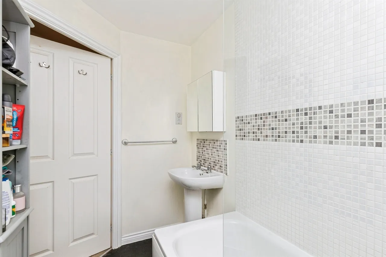 Orchard Close, Burgess Hill, photo 11
