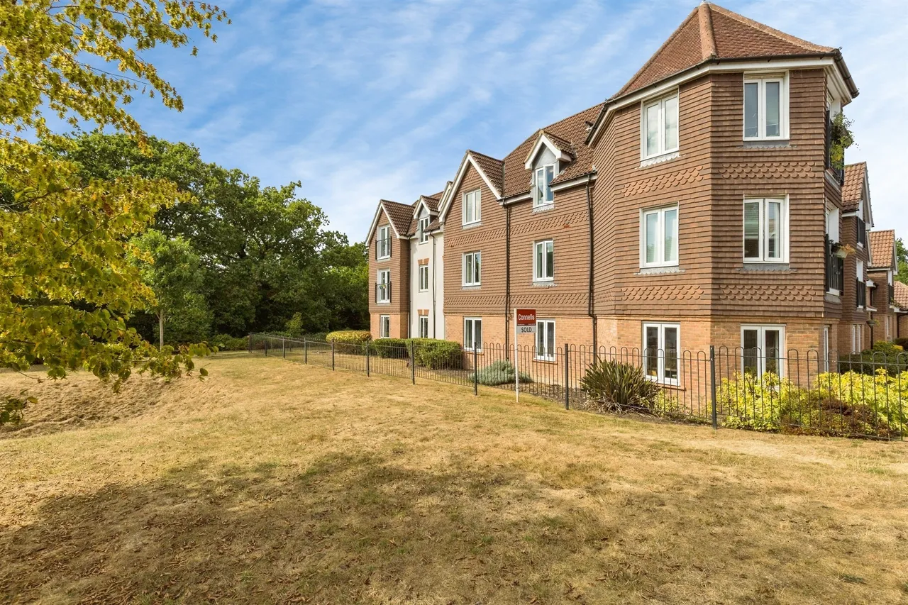 Orchard Close, Burgess Hill, photo 12