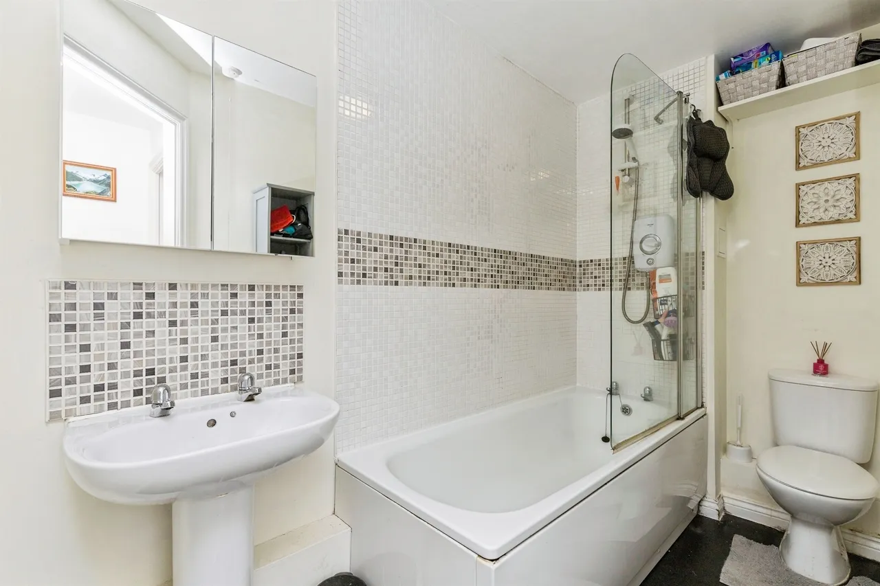 Orchard Close, Burgess Hill, photo 10