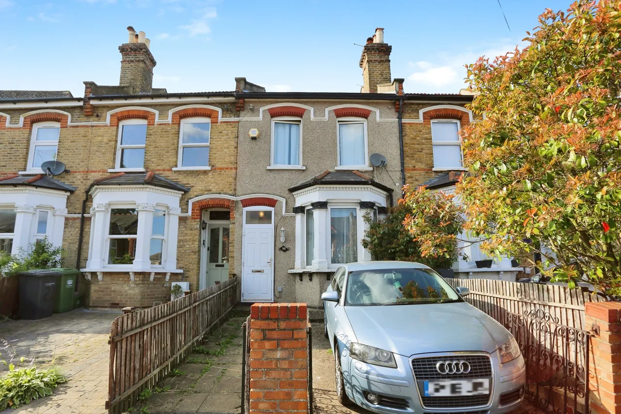 3 bed house for sale — Winterstoke Road, London