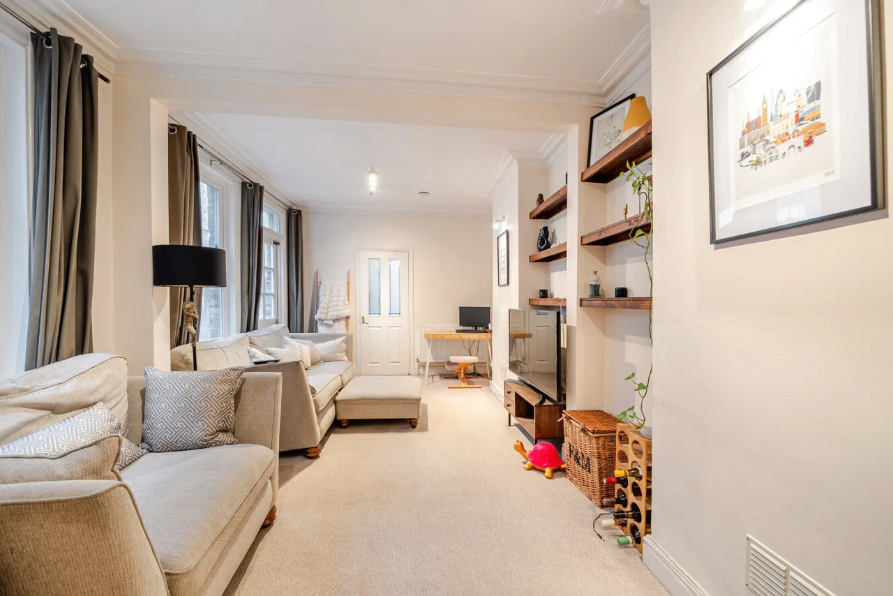 2 bed flat for sale, Cowick Road, Tooting, SW17