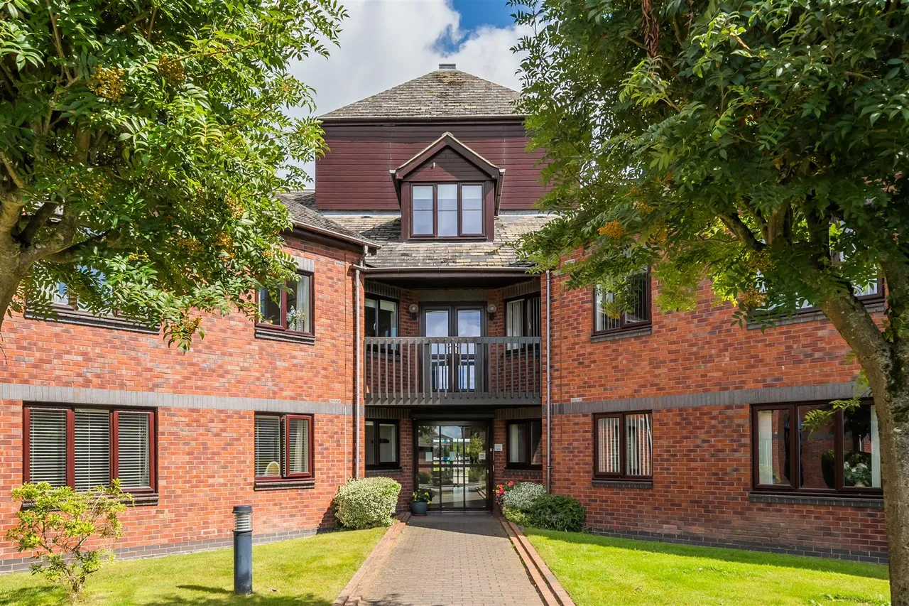 1 bed flat for sale, Round Hill Meadow, Great Boughton, CH3