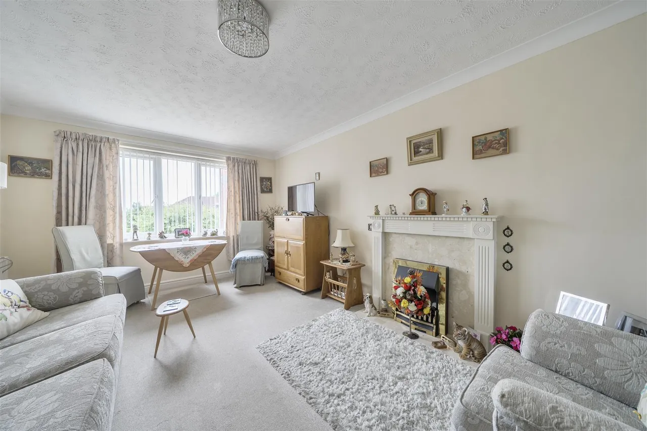 Round Hill Meadow, Great Boughton, CH3, photo 2