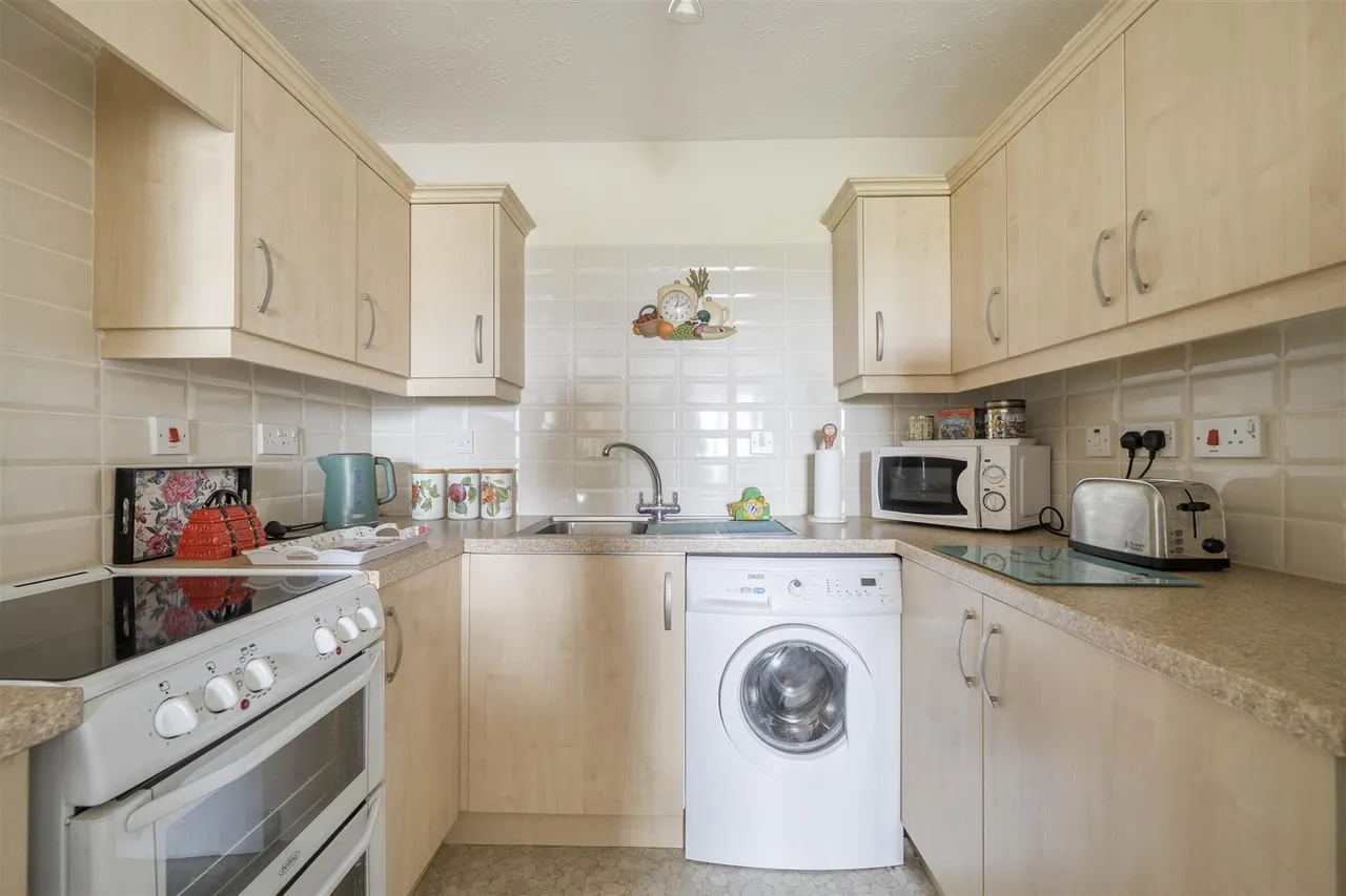 Round Hill Meadow, Great Boughton, CH3, photo 4