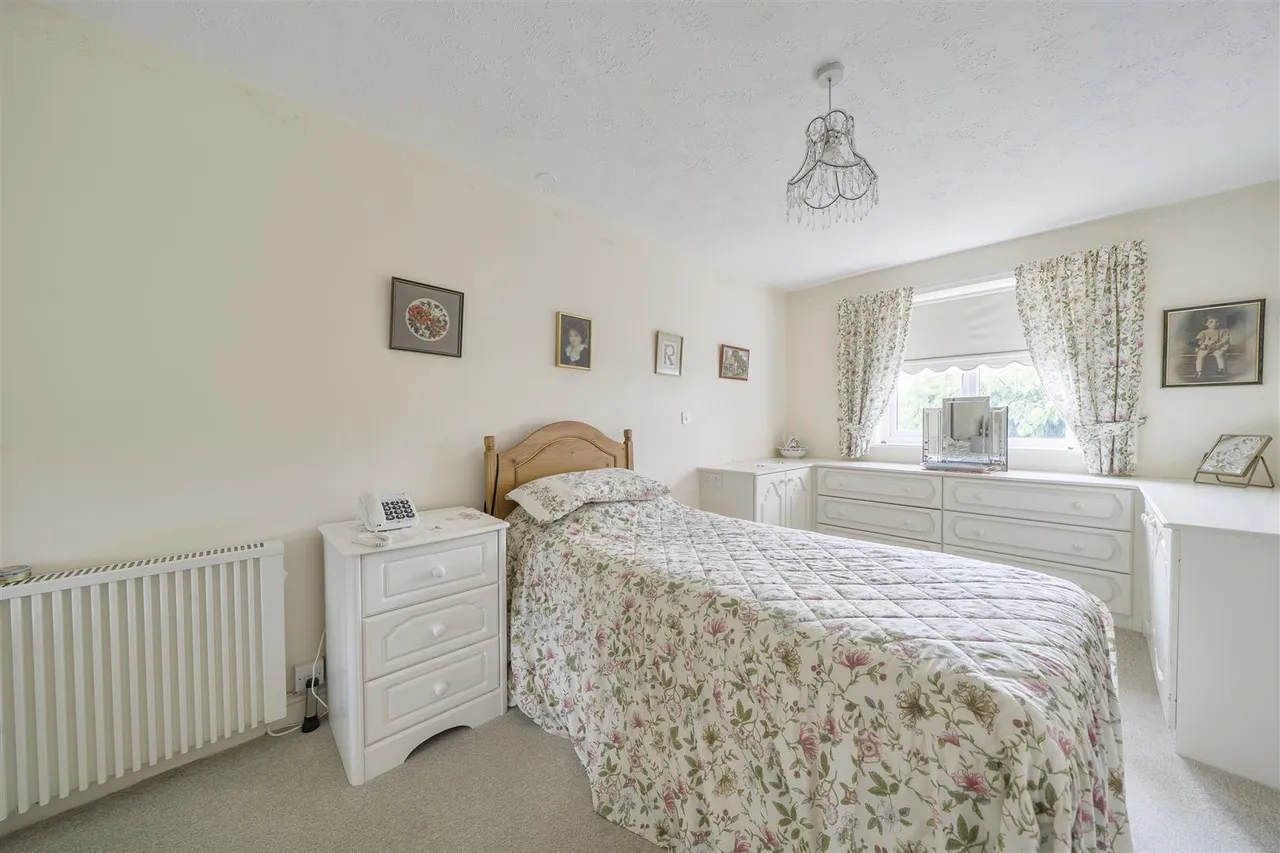 Round Hill Meadow, Great Boughton, CH3, photo 6