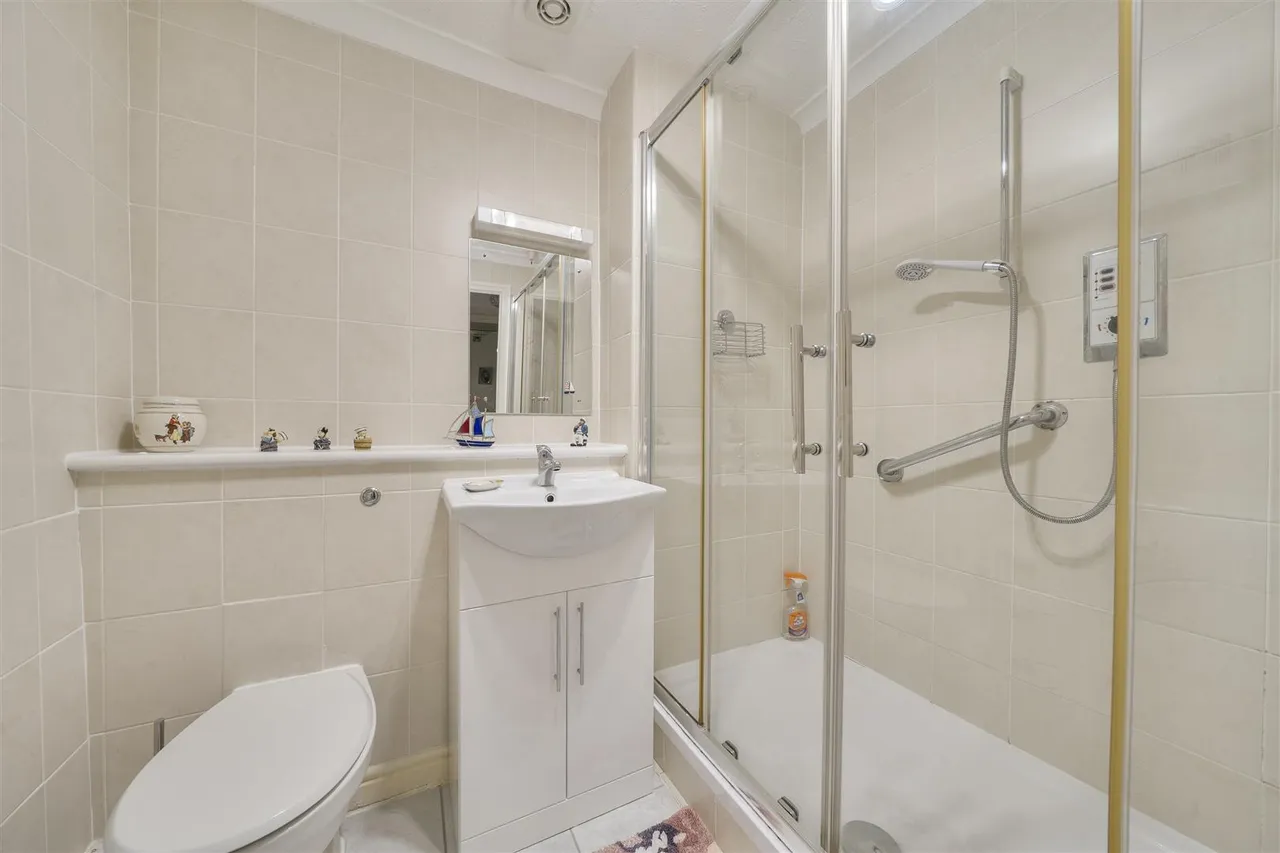 Round Hill Meadow, Great Boughton, CH3, photo 9