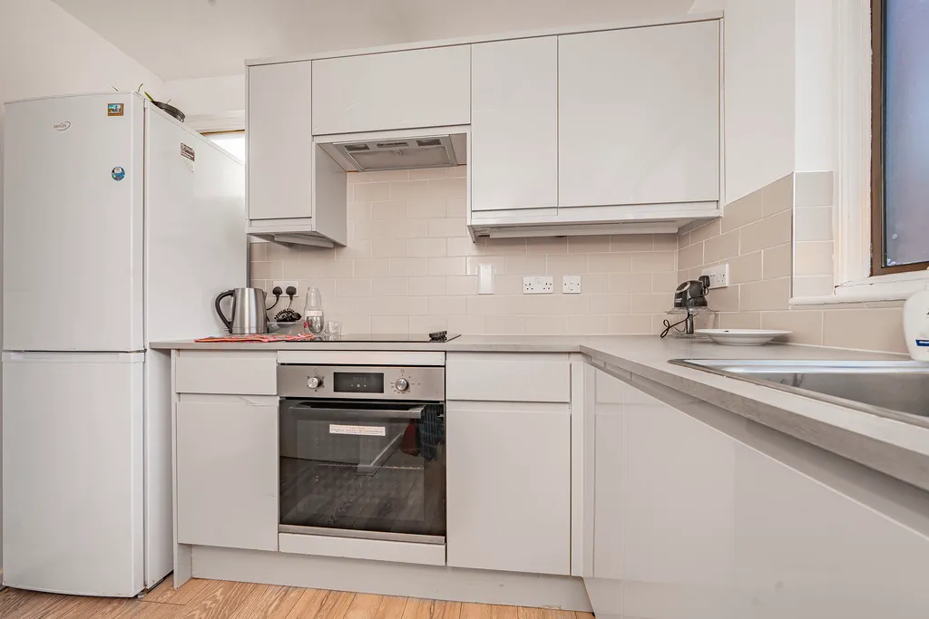 Apartment for sale in Whitehall Road, Uxbridge, UB8, photo 13