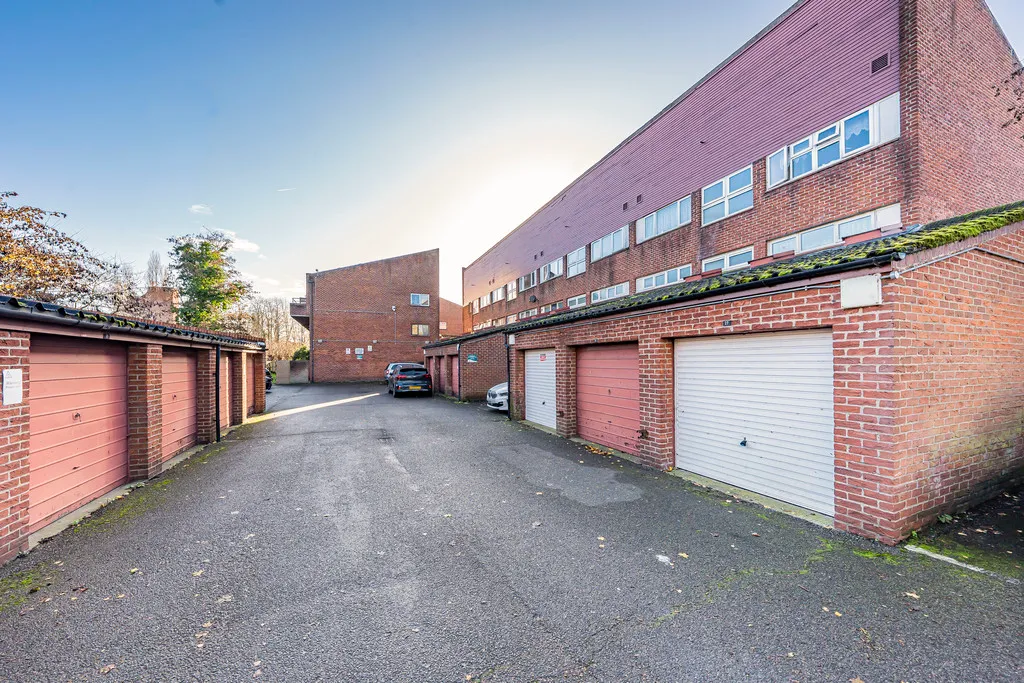Apartment for sale in Whitehall Road, Uxbridge, UB8, photo 11