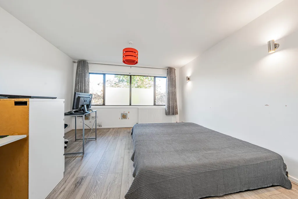Apartment for sale in Whitehall Road, Uxbridge, UB8, photo 8