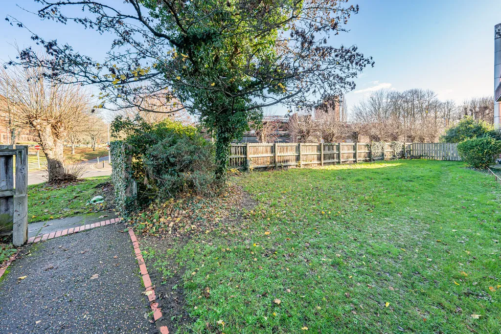 Apartment for sale in Whitehall Road, Uxbridge, UB8, photo 18