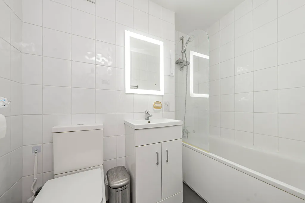 Apartment for sale in Whitehall Road, Uxbridge, UB8, photo 14