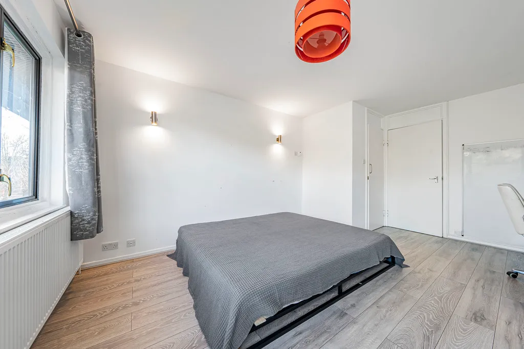 Apartment for sale in Whitehall Road, Uxbridge, UB8, photo 4