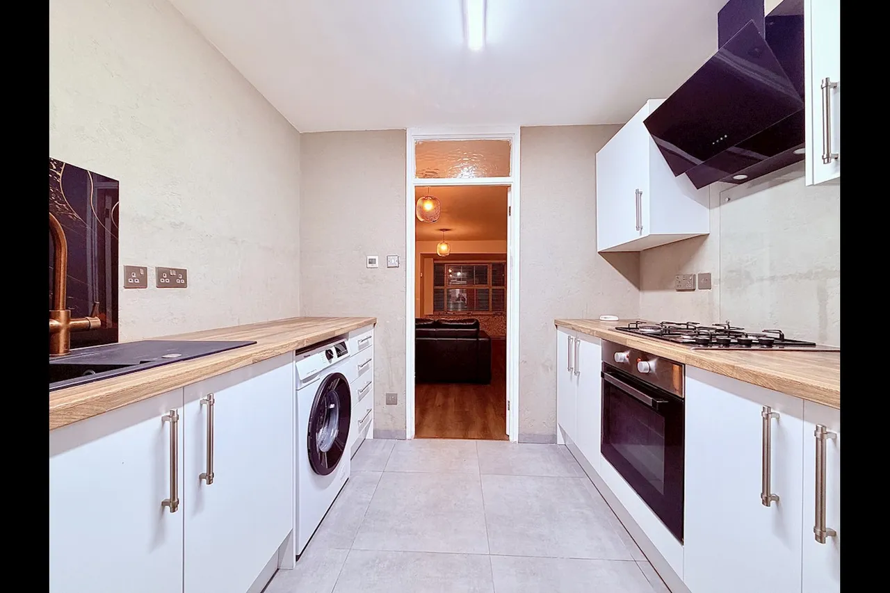 Odell Place, B5, photo 2