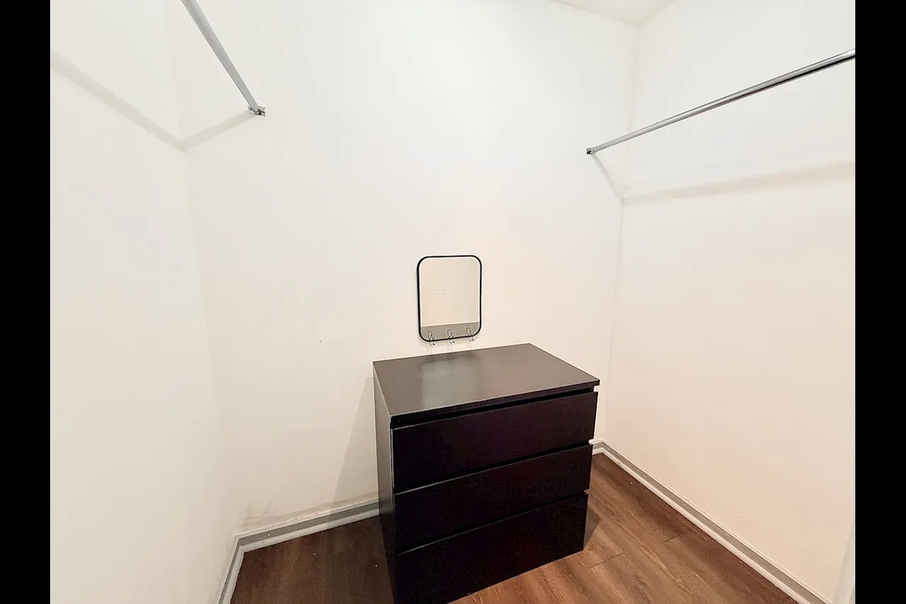 Odell Place, B5, photo 10
