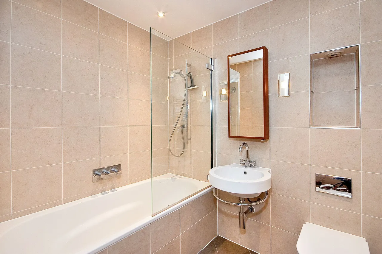 Clerkenwell Rd, Clerkenwell, EC1M, photo 6