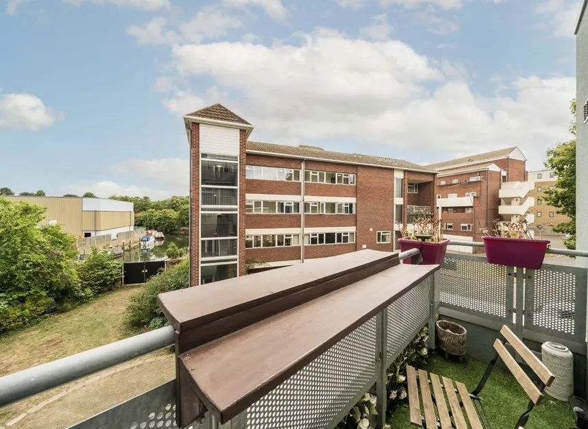 London Road, Brentford, TW8, photo 6