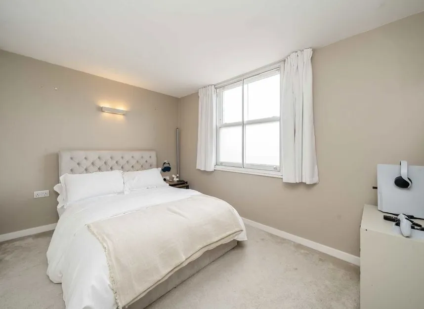 London Road, Brentford, TW8, photo 5