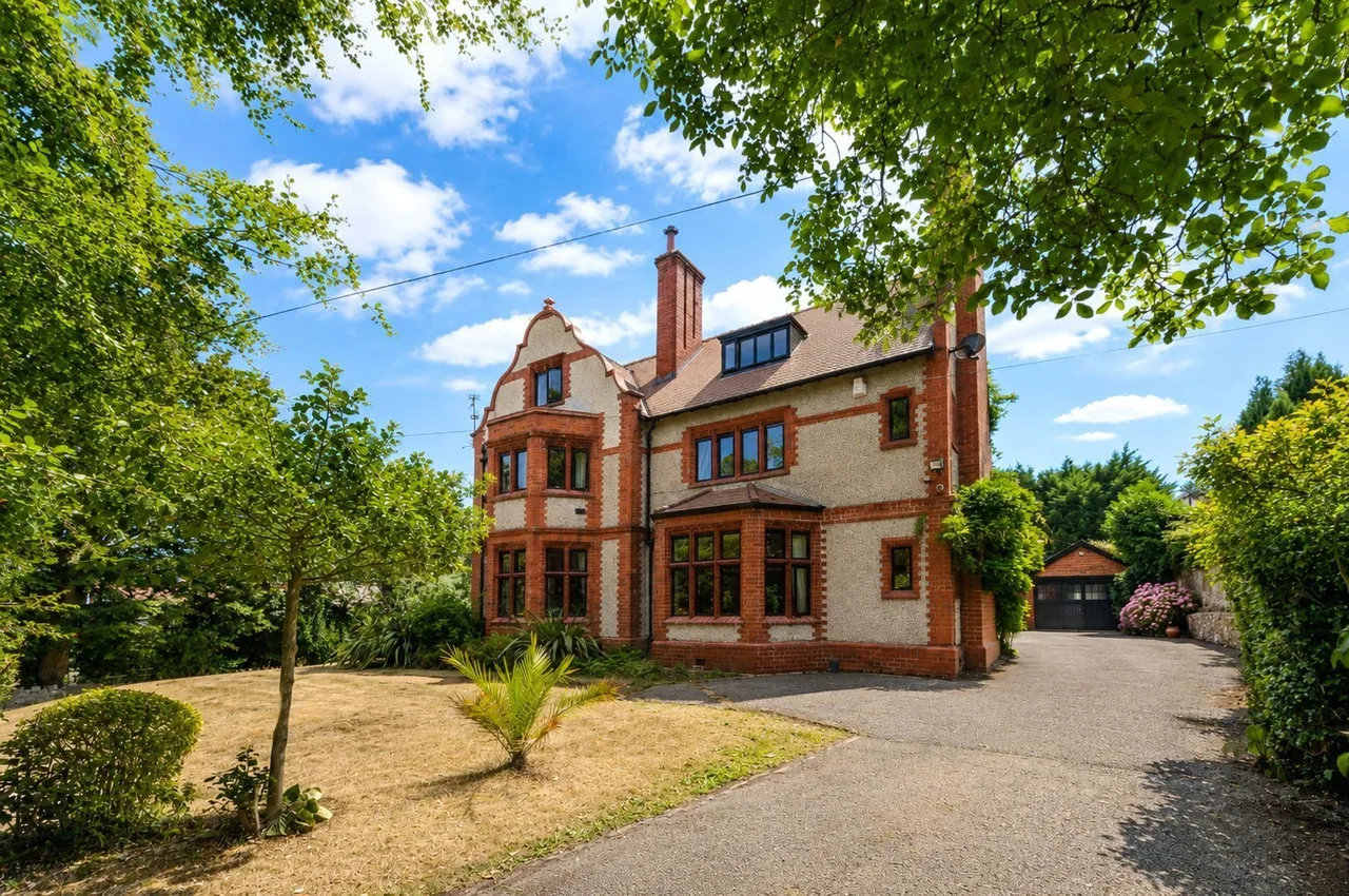 6 bed house for sale, Queens Drive, Colwyn Bay, LL29