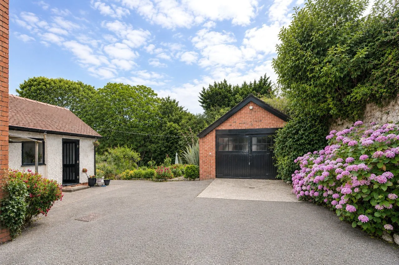 Queens Drive, Colwyn Bay, LL29, photo 30