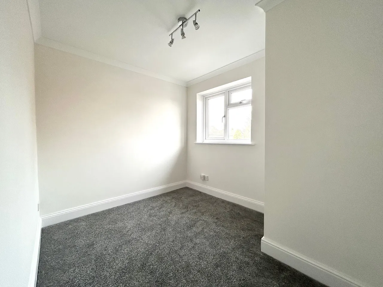 VANGE, BASILDON, photo 10