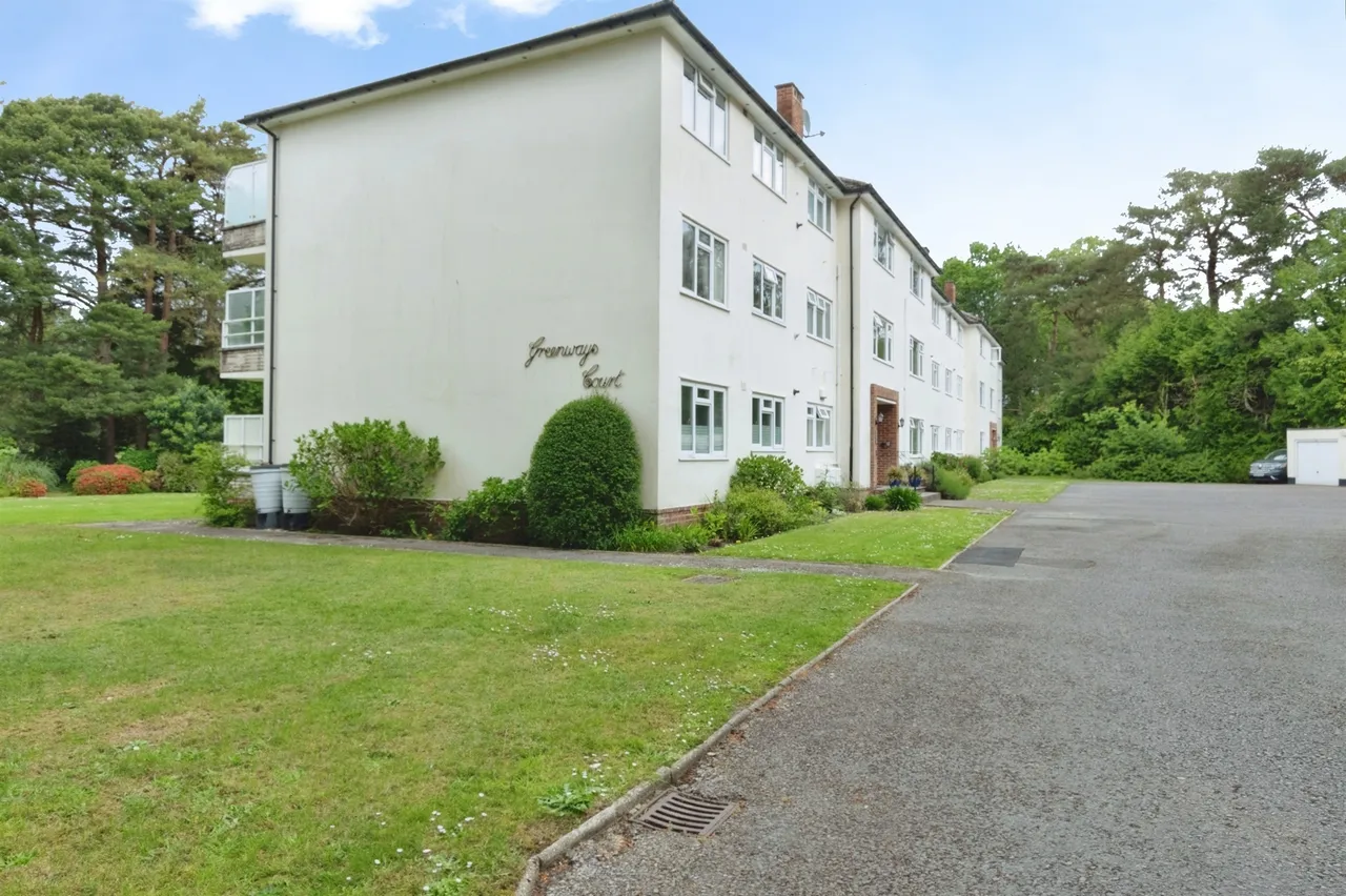 Aldridge Road, Ferndown, photo 11