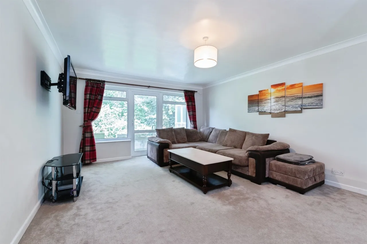 Aldridge Road, Ferndown, photo 5