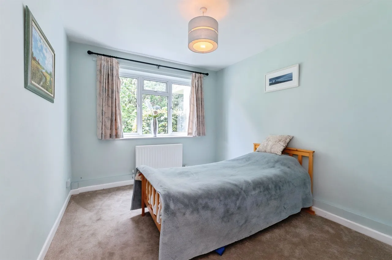 Aldridge Road, Ferndown, photo 9