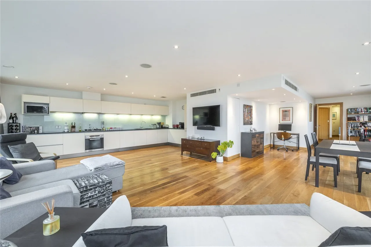 2 bed flat for sale, Pond Street, Hampstead, NW3