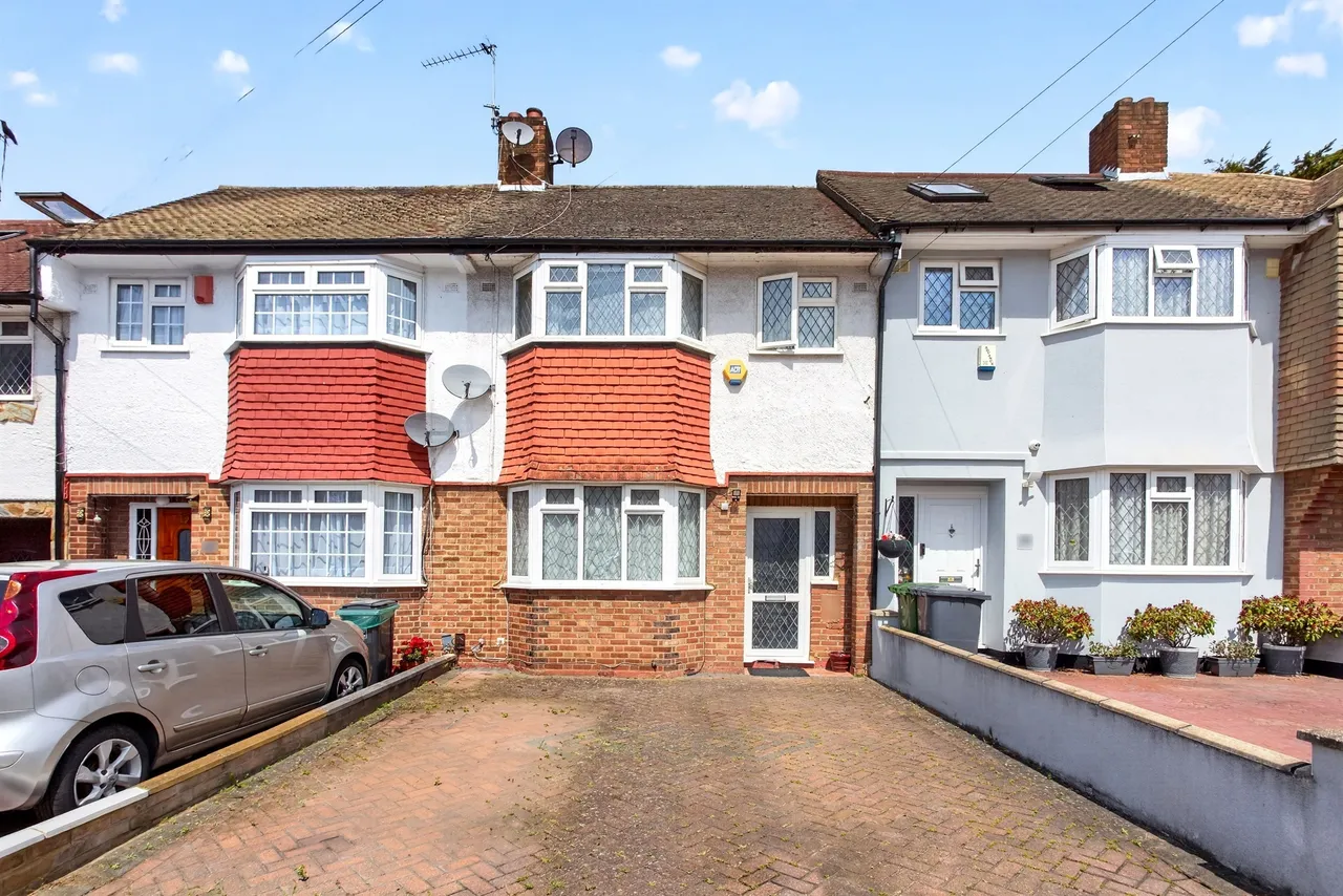 3 bed house for sale — Cotton Hill, Bromley