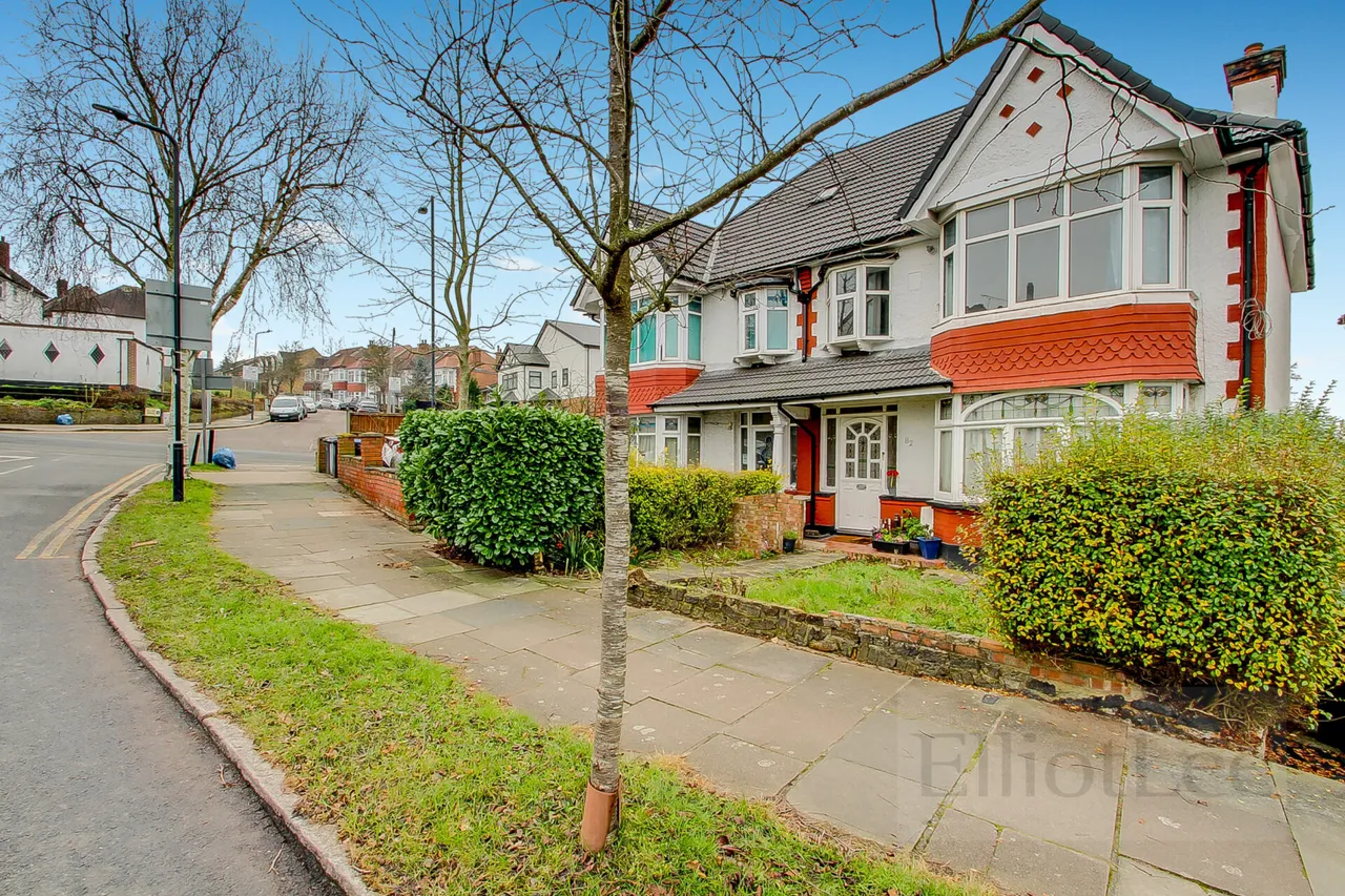 Park Chase, Wembley, HA9, photo 2