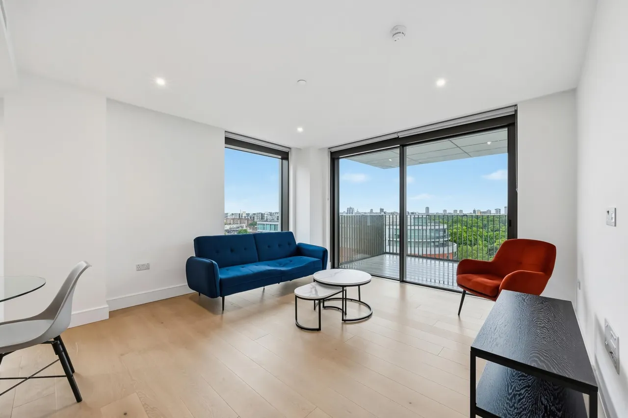 2 bed flat for sale, Palmer Road, SW11