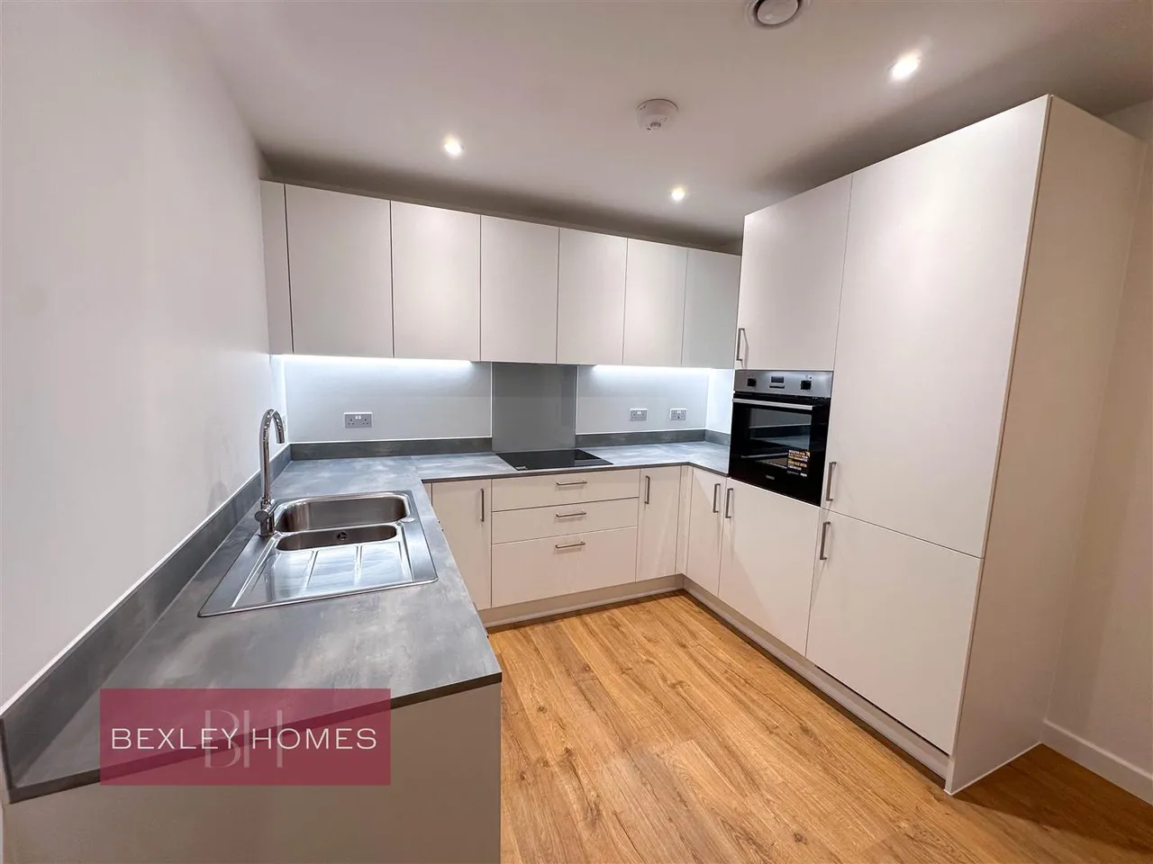 Liberty Court, Stone Crossing, DA2, photo 4