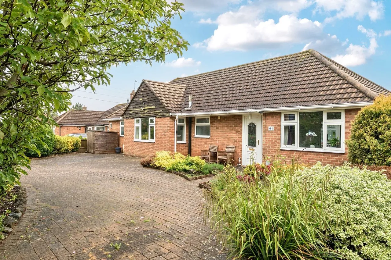 3 bed house for sale, The Street, Hawkinge, CT18