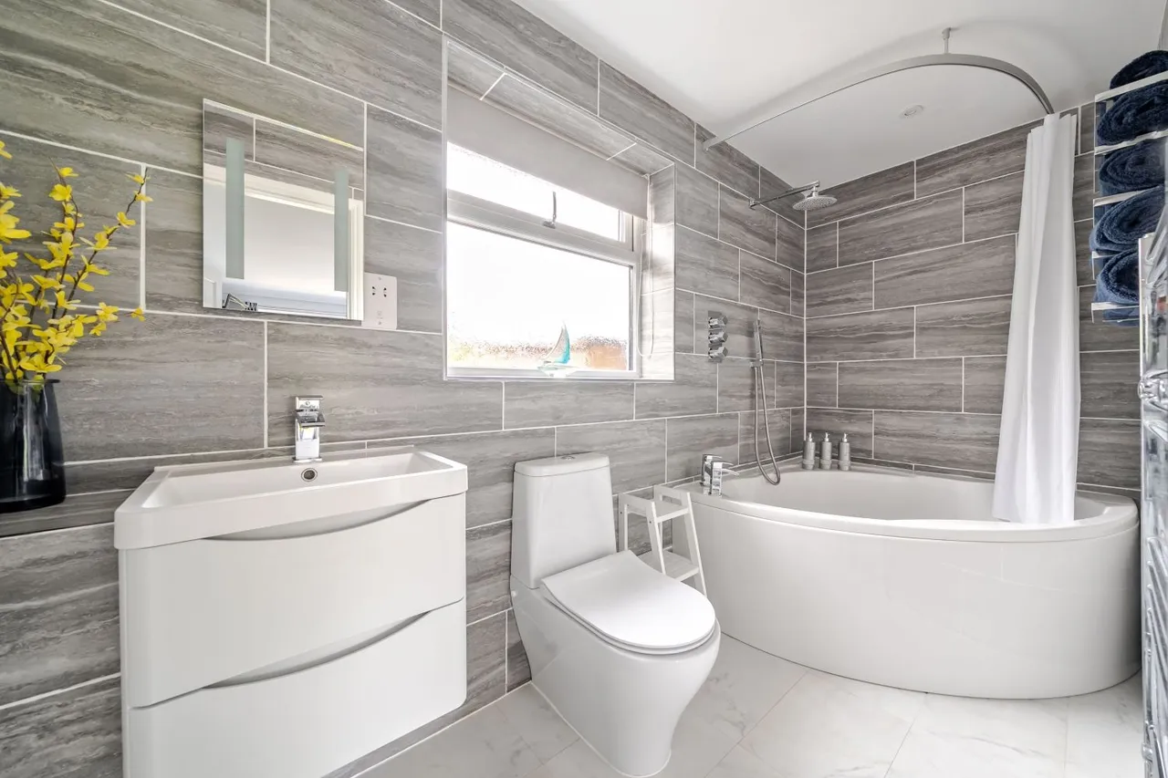 The Street, Hawkinge, CT18, photo 12