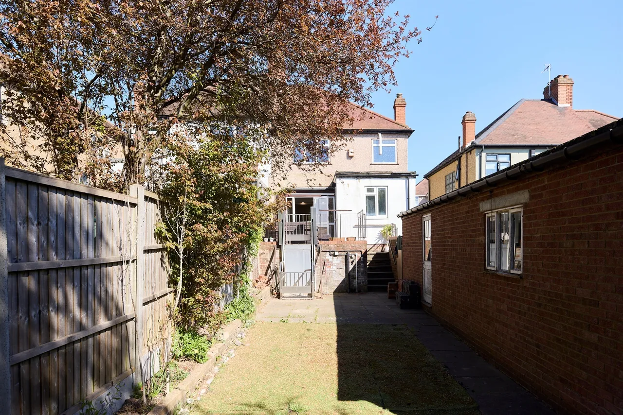Randall Avenue, London, NW2, photo 4