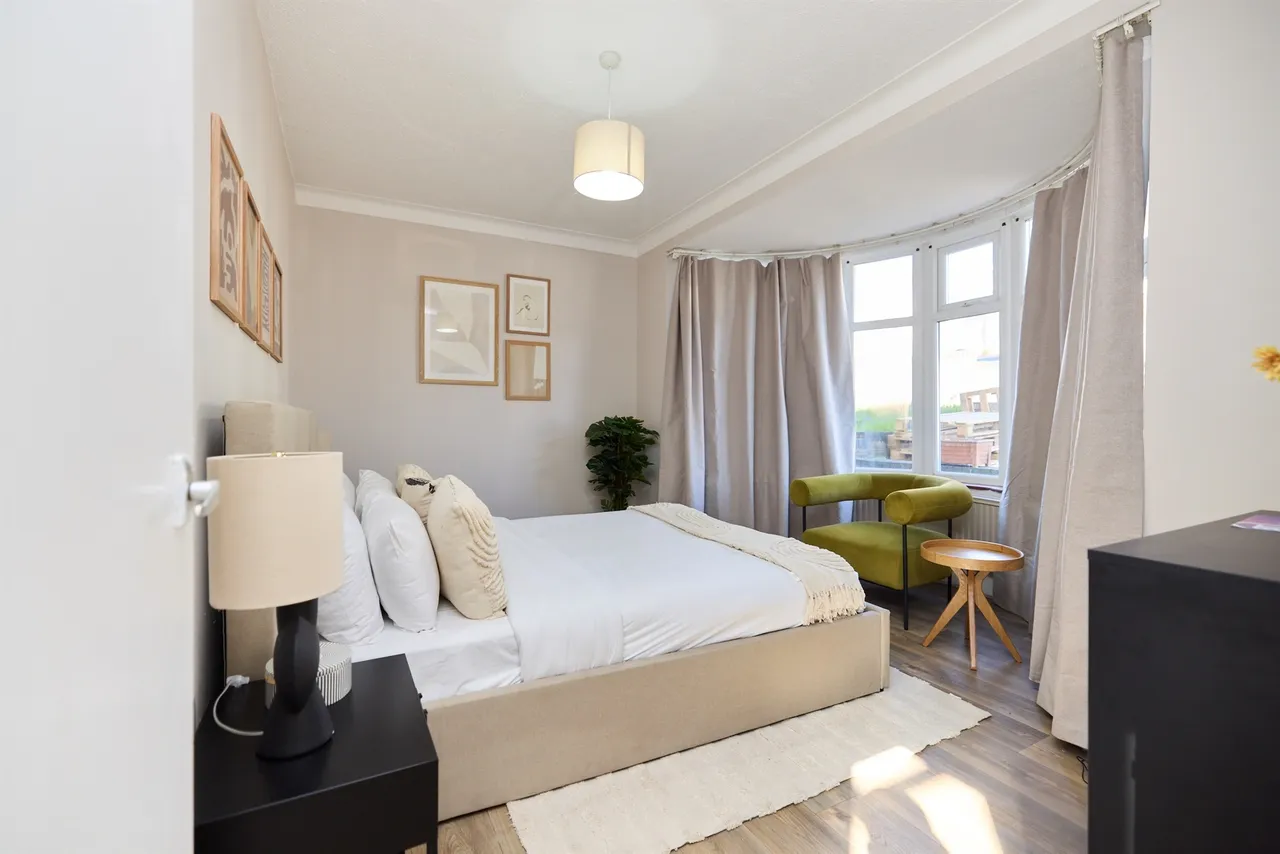 Randall Avenue, London, NW2, photo 5